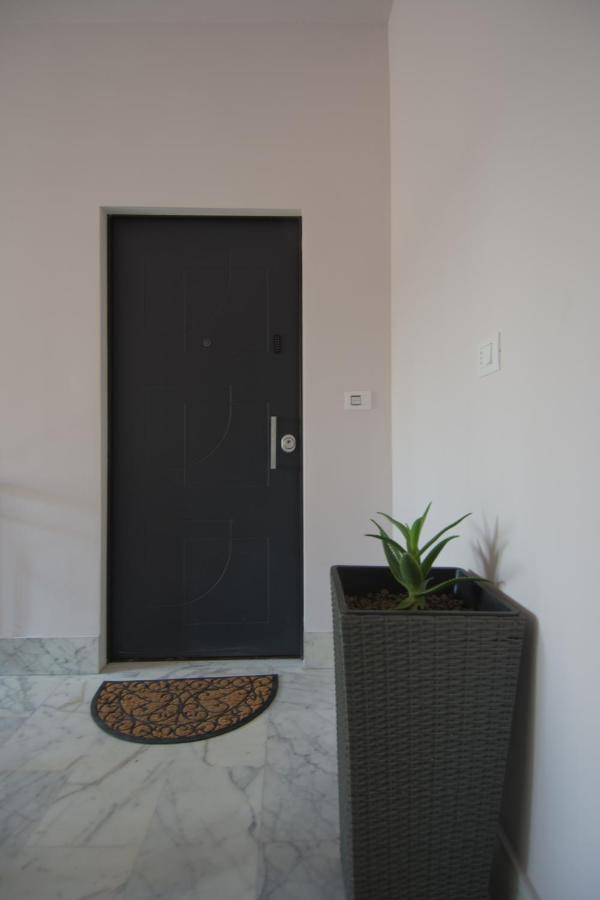 The Piedmont Gate Apartment Collegno Exterior photo